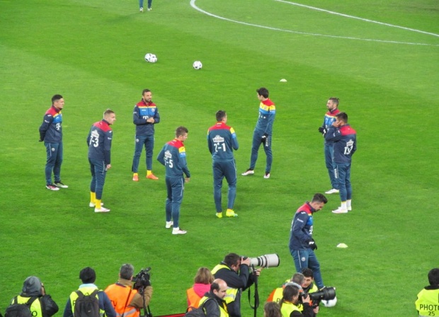 Anunț pierderi: Națiune amărâtă - pierdut eroi